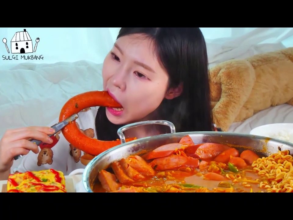 ASMR MUKBANG| Budae Jjigae with Kielbasa sausage(Korean Sausage stew ...