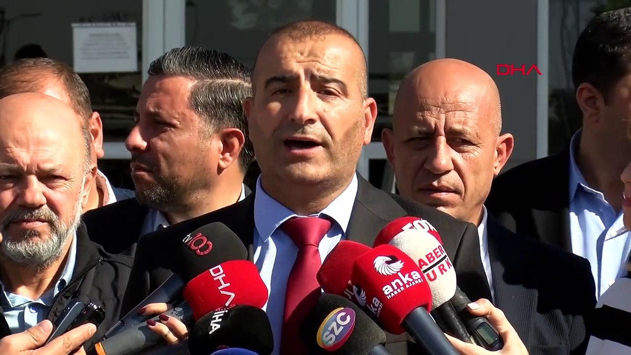 "Nous ne transporterons pas de passagers gratuitement" écrit sur les chauffeurs de bus publics privés