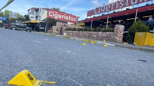 Küçükçekmece'de uzun namlulu silahlarla restoranı taradılar!