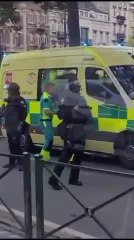Attentats à Bruxelles : l'assaillant réanimé dans l'ambulance