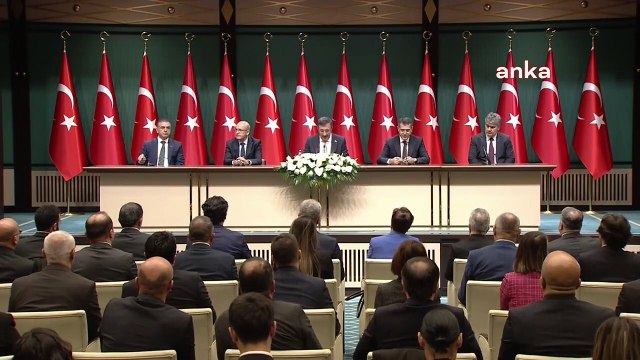 Cevdet Yılmaz： ＂On estime que les dépenses budgétaires pour 2024 seront de 11 89 milliards de lires et les revenus de 8 437 milliards de lires.