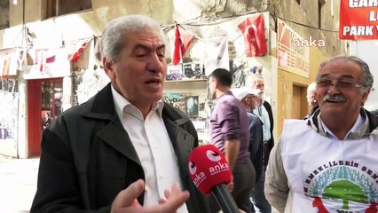Emekliler '5 Bin Lira İkramiye'ye Tepkili... Selma Solmaz, Topladığı Ekmekleri Göstererek Cumhurbaşkanı Erdoğan'a Seslendi: "Hz. Ömer'in Adaleti...