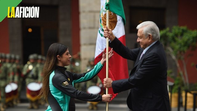 AMLO abanderó a la delegación que competirá en Juegos Panamericanos