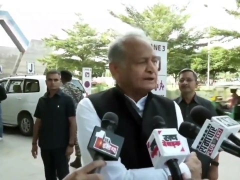 लिस्ट से पहले सीएम गहलोत को याद आई बाड़ाबंदी, विधायकों का बचाव करते हुए पायलट कैंप पर कसा तंज