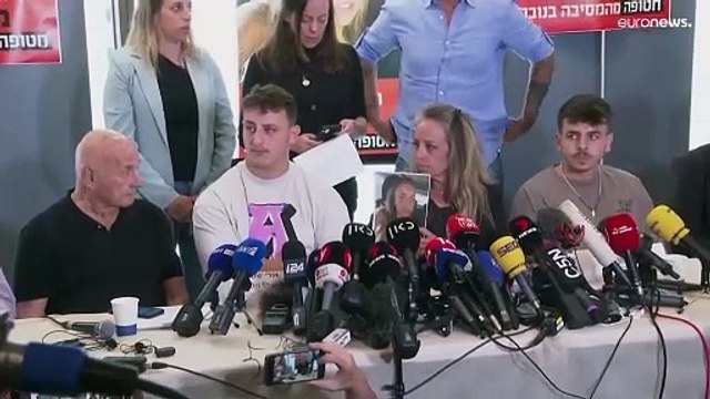 والدة رهينة فرنسية إسرائيلية تدعو زعماء العالم إلى إطلاق سراح ابنتها