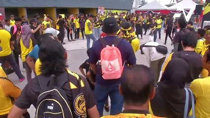 Скачать видео: Penyokong Harimau Malaya harap skuad negara mampu tewaskan Tajikistan