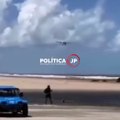 Piloto faz pouso de emergência na praia de Lucena, na Paraíba