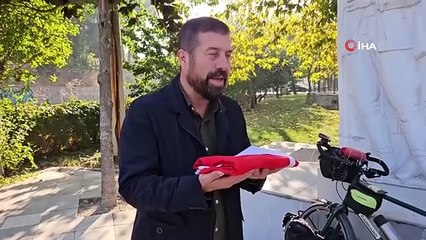Il est venu à Sındırgı avec son vélo à la mémoire du martyr Makbule Efe