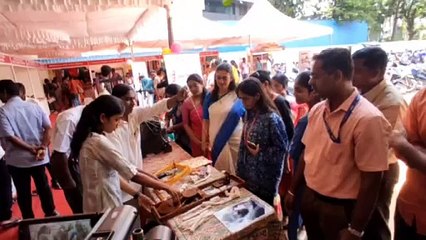 खादी उत्पादों के प्रति दिखी उत्सुकता