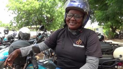 Motorcylce taxi in Mali – a woman takes the lead