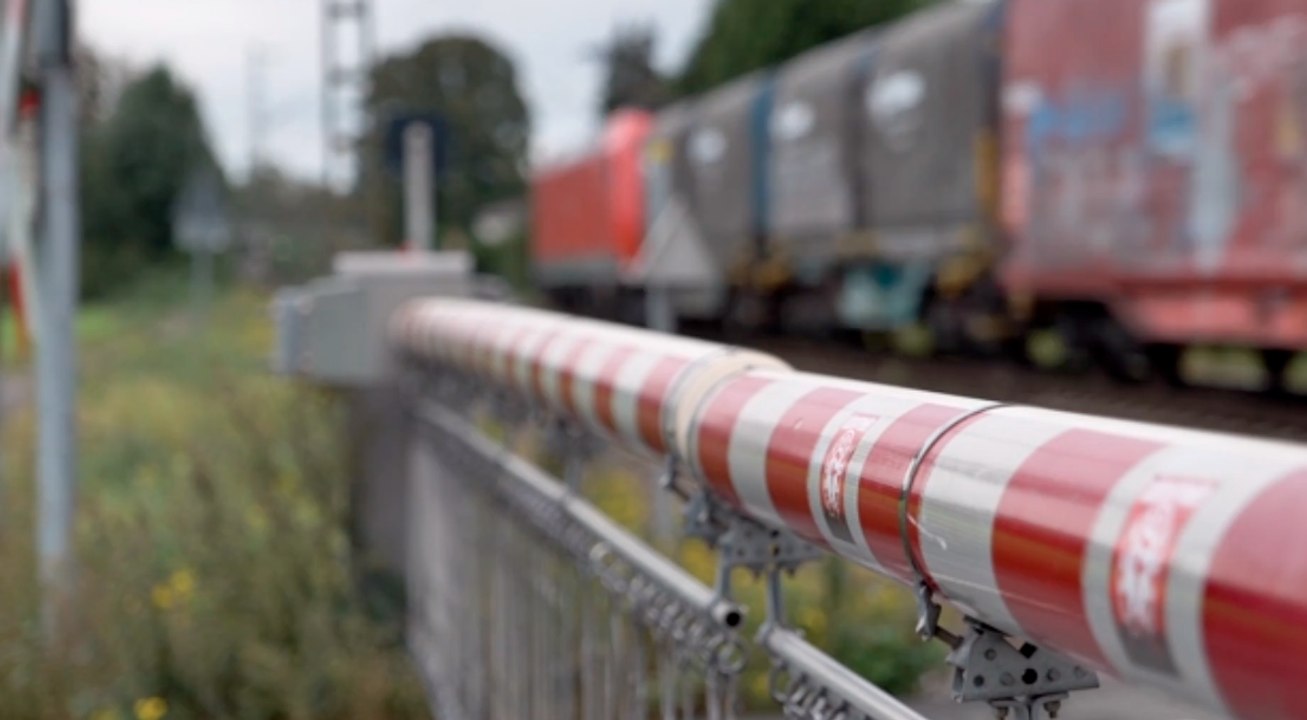 Sachsen-Anhalt: Frau wird tödlich von Zug erfasst