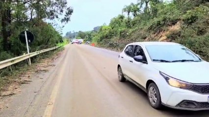 A BR-282, no km 112, em Alfredo Wagner, continua interditada nesta terça