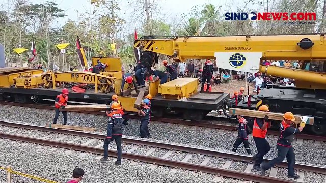 Proses Evakuasi KA Argo Semeru dan KA Argo Wilis yang Anjlok Gunakan Crane Canggih