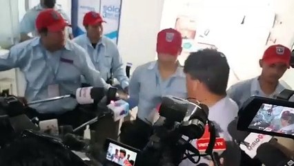 Héctor Arce intentó ingresar a las oficinas de Entel