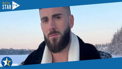 Illan Castronovo  son hommage à Caroline Receveur en pleine recette de cuisine moqué par les intern