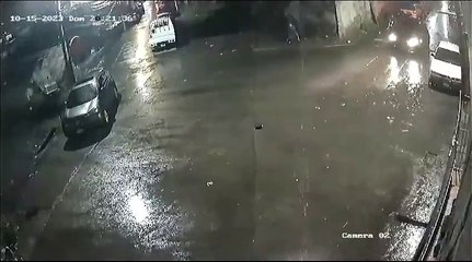 Taxi vip cae a quebrada Los Jucos del barrio Morazán