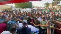 شاهد: مئات الفلسطينيين يقيمون صلاة الجنازة على جثمان قيادي حركة حماس أيمن نوفل