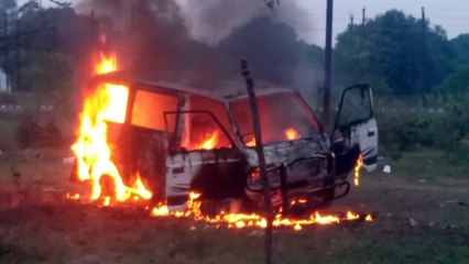 गैस भरने के दौरान वैन में लगी आग