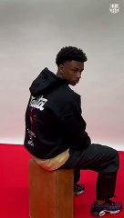 Alejandro Balde posa con la línea de productos de Patta y Nike / FCB