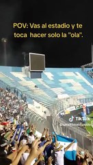 Hinchas hacen 'la ola' solos en partido de la Concacaf