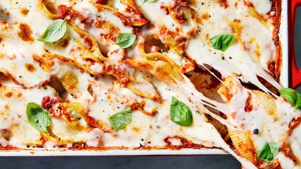 下载视频: Stuffed Shells Will Turn You Into A Baked Pasta Believer