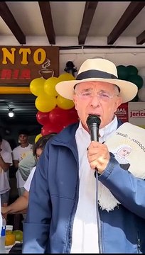 Alvaro Uribe envía invitación a Petro sobre su actuar con Israel