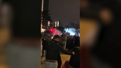 İsrail Konsolosluğu'nun önündeki eylemcilere polis TOMA’yla müdahale etti