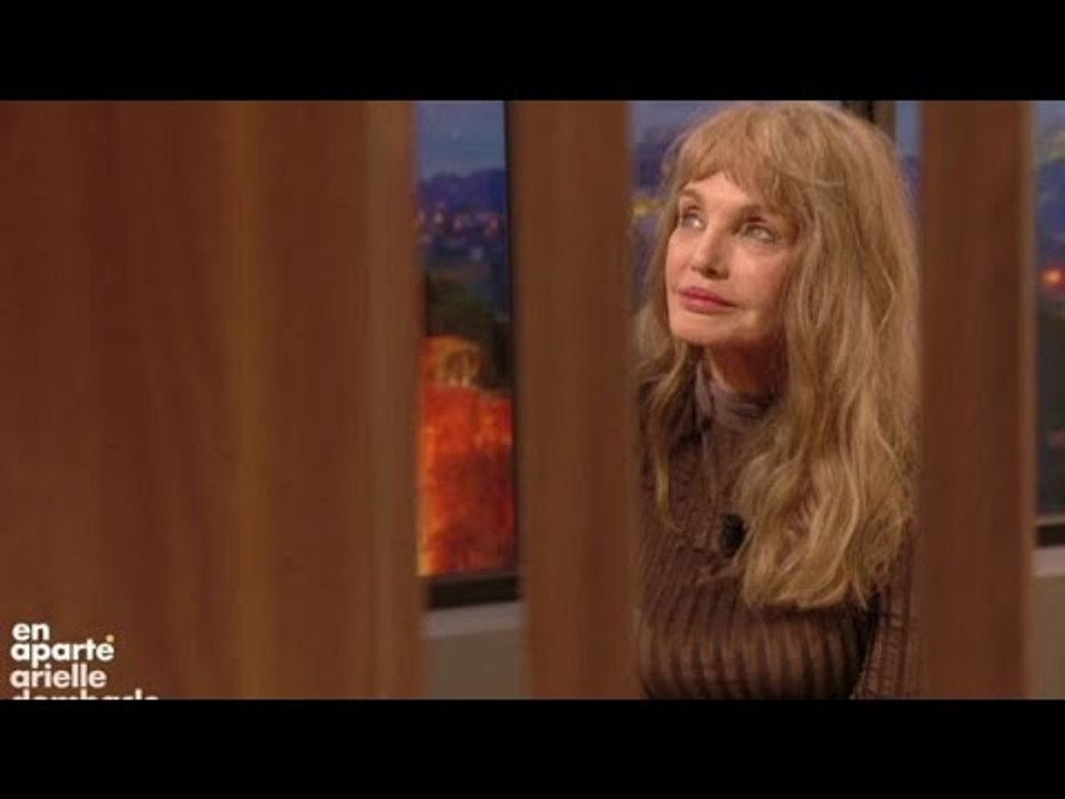 "Je me suis évanouie tellement je me trouvais horrible" : Arielle Dombasle évoque sans filtre une