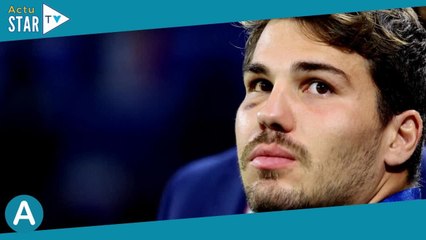 Antoine Dupont titulaire face à l'Afrique du Sud  pourquoi porte t il un casque qui ne protège pour