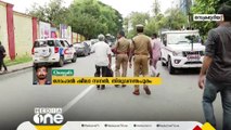 സെക്രട്ടറിയേറ്റ് അനക്‌സിന് മുന്നിൽ മുഖ്യമന്ത്രിയുടെ ഉപദേഷ്ടാവിനെ പോലീസ് തടഞ്ഞു