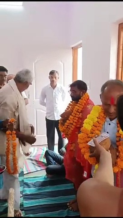 नवरात्रि: कुलदेवी के दर्शन के लिए 860 किमी पैदल...
