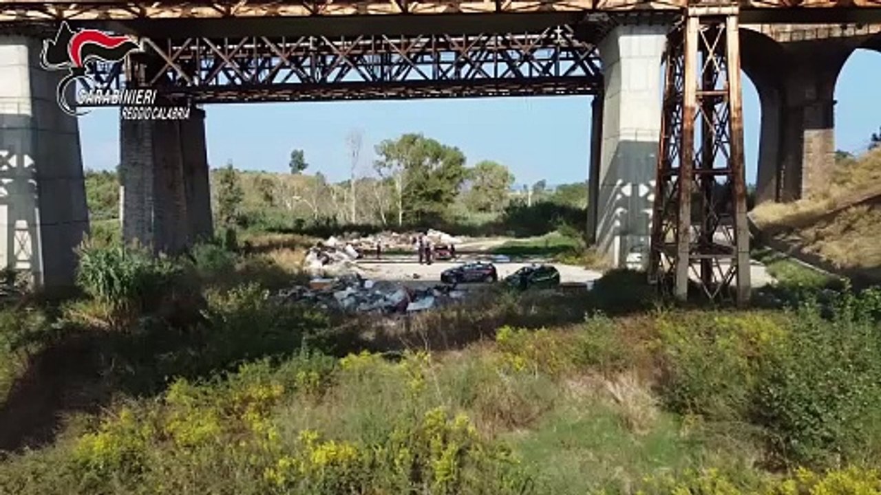 Gioia Tauro: sequestrate due aree comunali adibite a discarica abusiva. Anche amianto tra i rifiuti pericolosi