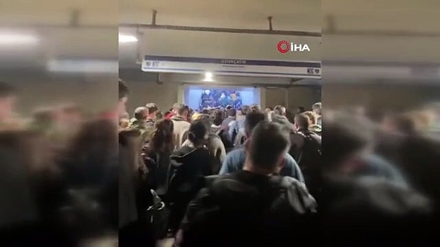 Kadıköy Uzunçayır'da metrobüs kaza yaptı