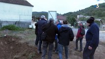 Une bonne sœur plaque un écolo au sol... en mode rugby