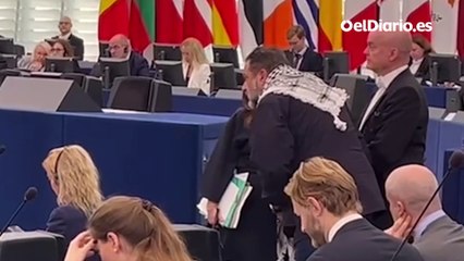 El Parlamento Europeo obliga a Manu Pineda (IU) a quitarse una kufiya en apoyo al pueblo palestino