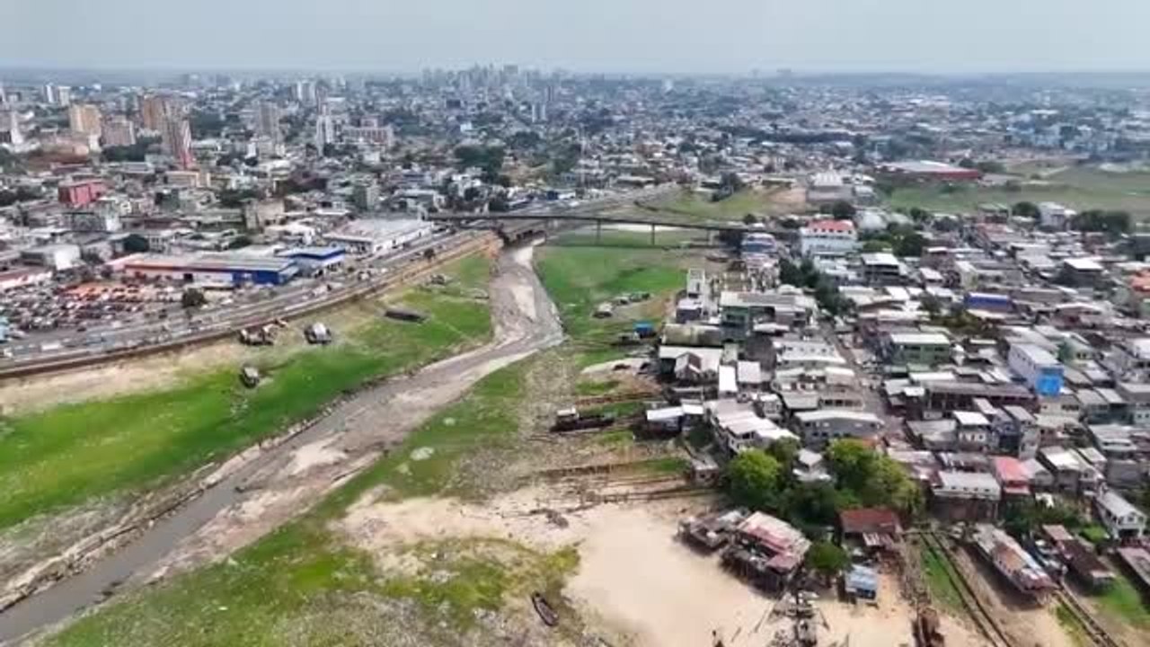 Los afluentes del Amazonas viven su nivel más bajo por la sequía