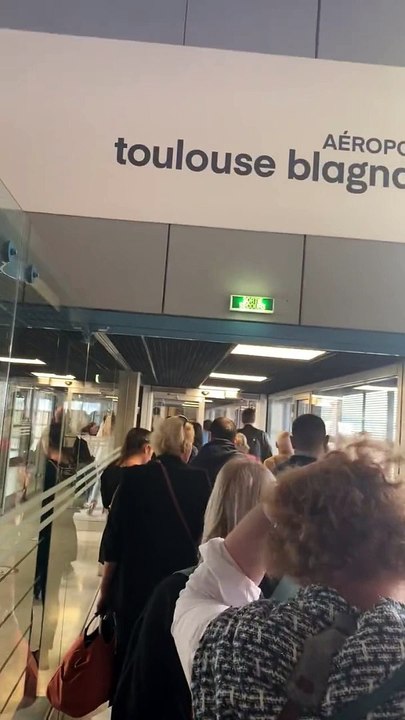 Six aéroports, dont ceux de Lille, Lyon et Toulouse, ont été évacués ce matin après des "menaces d'attentat" - Aucun avion ne décolle des aéroports concernés