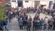 Gazeteci Necmettin Salaz için Van'da cenaze töreni düzenlendi: Mezarlığa sadece 30 kişi alındı