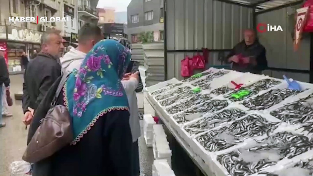 Fiyatlar düşüşe geçti, balığa ilgi arttı...  Hamsi 80 TL, palamut 150 TL, istavrit 100 TL