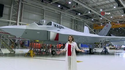 Azerin, KAAN'ın önünde 'Çırpınırdın Karadeniz'i söyledi