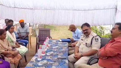छिंदवाड़ा: जाटा छापर पहुंचे जिला कलेक्टर और एसपी, पोलिंग बूथ का किया निरीक्षण