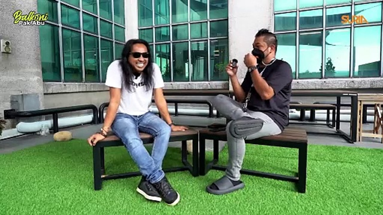 Balkoni Pak Abu I "Asal dapat duit saya buat" - Poey Stings