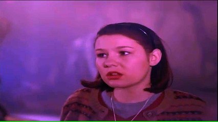 Ally Hayden (Liz Stauber) wandering the museum