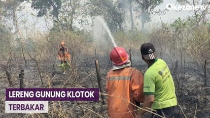 Download Video: Lereng Gunung Klotok di Kediri Terbakar, 3 Unit Mobil Damkar Dikerahkan