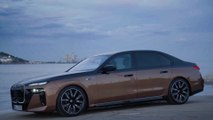 BMW i7 M70 xDrive Design Preview in Aurora Diamond Green and Liquid Copper - Saphire Black