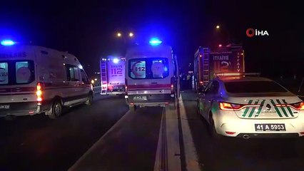 TEM Otoyolu'nda lüks otomobil kamyona çarptı: 1 ölü, 2 yaralı