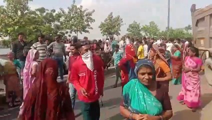 Video....... चार वाहनों टक्कर मार दो झुग्गियों में जा घुसा डंपर