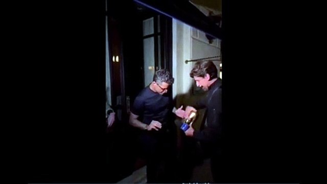Fabrizio Corona riceve il tapiro per lo scandalo scommesse