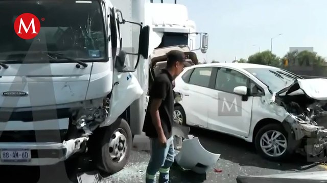 Se registra choque múltiple en Circuito Exterior Mexiquense por reducción de carriles