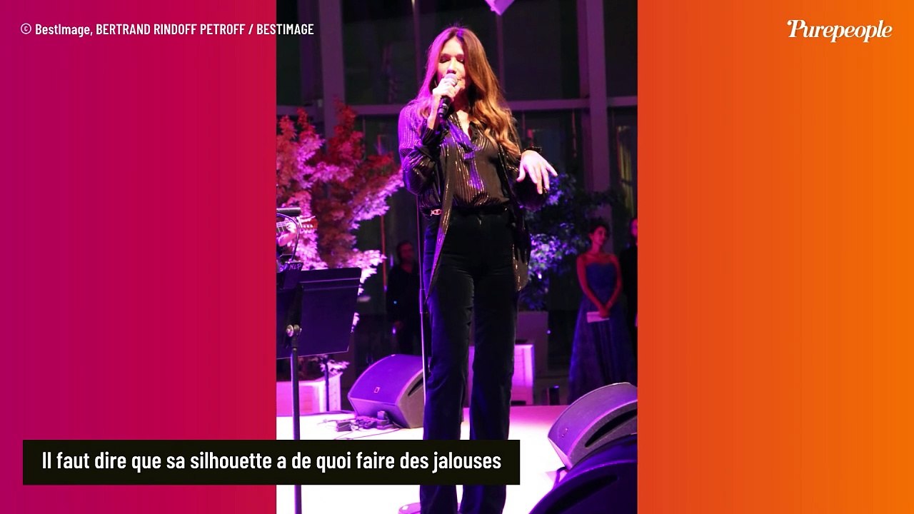 Carla Bruni, silhouette parfaite à 55 ans : l'artiste renversante en pantalon de cuir moulant